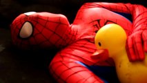 Spiderman Vs Venom - EPIC Sword Fight - Superhero Battle In Real Life スパイダー