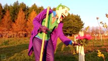 Frozen Elsa CHASED BY SCARY KILLER CLOWN! w_ Spiderman Joker Anna Superman Spidergirl! Superhero Fun-TxmldsQ4