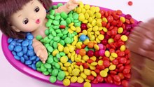 Learn Colors Crying Baby Doll Bath Time With M&Ms Chocolate Nursery Rhymes Finger Song-NT