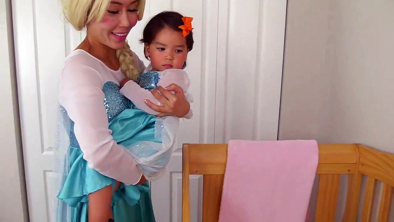 Elsa Baby Missing w_ Frozen Elsa, Snow White, princess rapunzel, chocolate fountain-9-PI5Wy