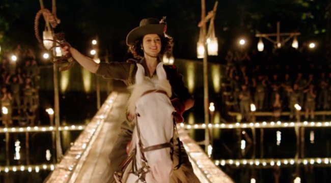 Kangana Ranaut Horse Riding For Her Upcoming Movie Manikarnika The Queen of Jhansi!