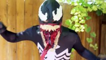 Spiderman Vs Venom - Real Life Superhero Battle _ Trampoline Fight-OiHXKf