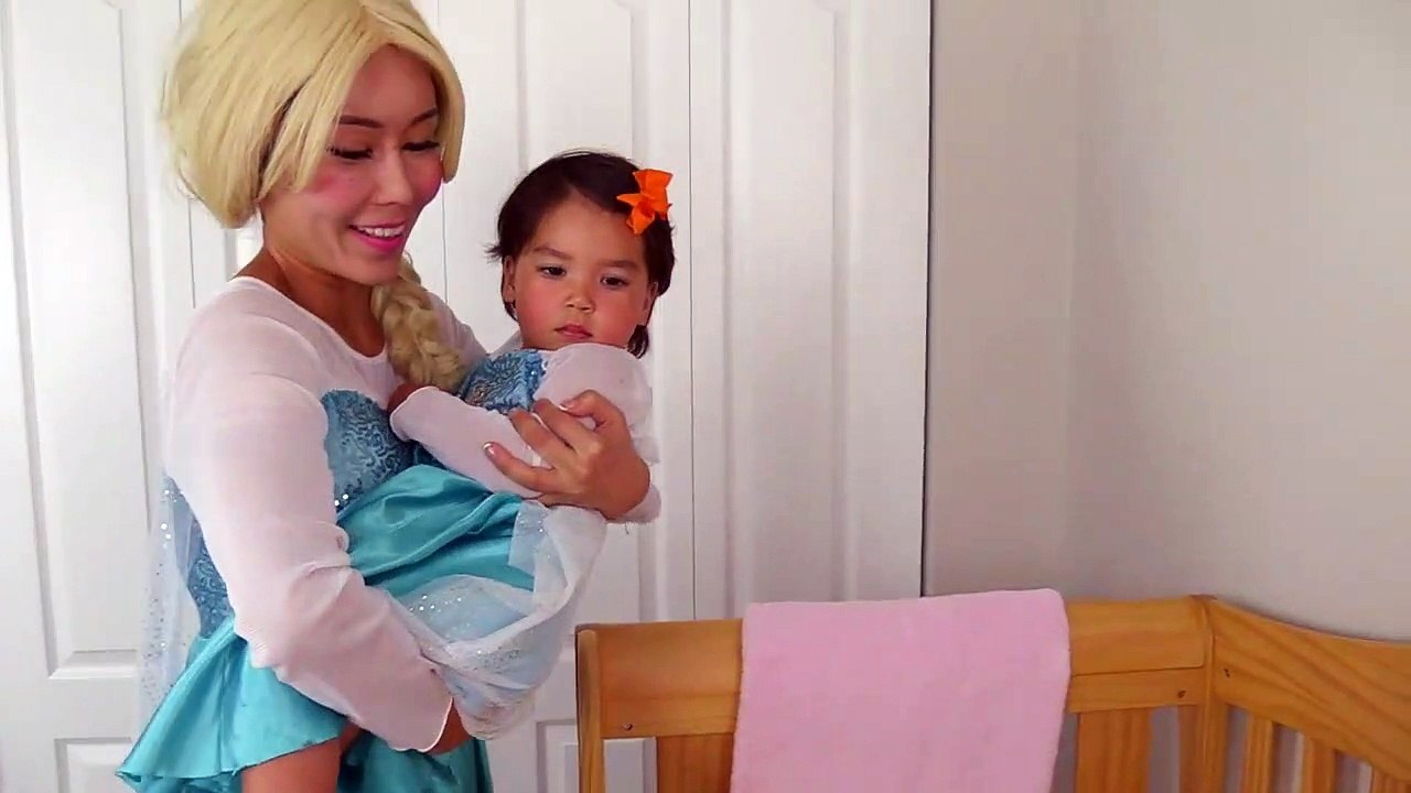 Elsa Baby Missing w_ Frozen Elsa, Snow White, princess rapunzel, chocolate fountain-9-PI5WyP