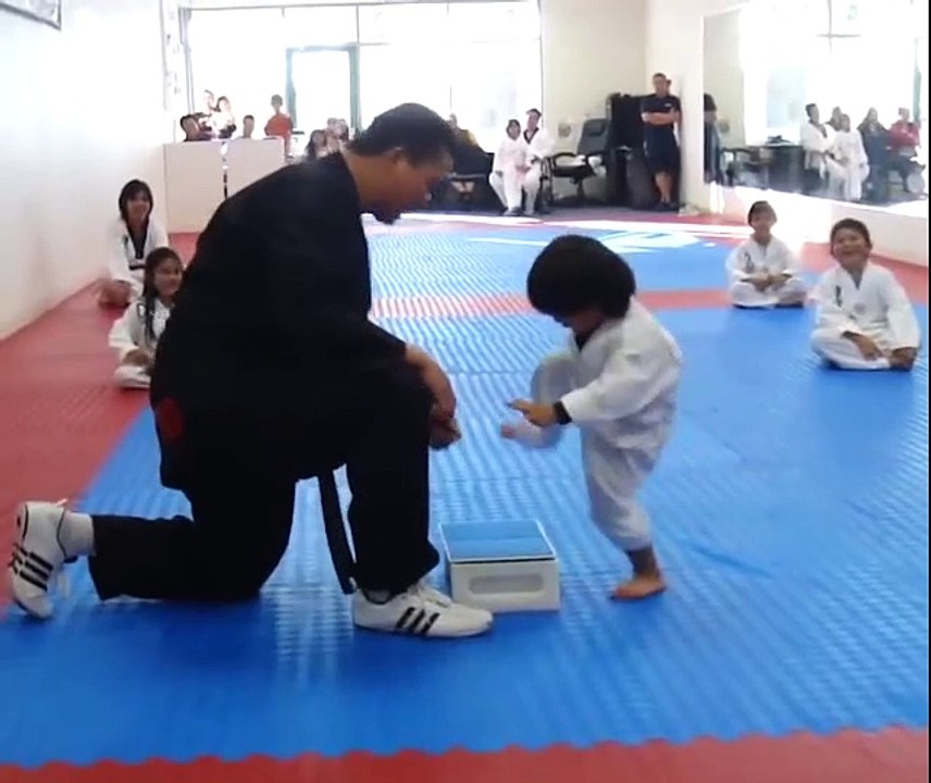 Minik tekvandocu Badi Ekrem olmak istiyor ama...