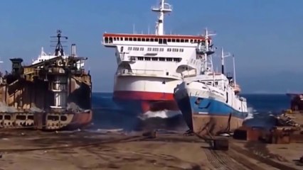 TOP 2017 Boat Crash! Best of Crazy Boat Accidents! Ship Crash Compilation Most Epic Fails Ever! !!-n3RHrJC