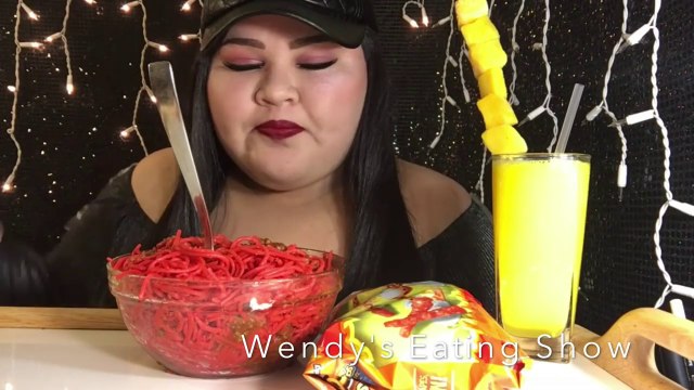 HOT CHEETOS SPAGHETTi _ MUKBANG @Wendy's Eating Show-2gj9