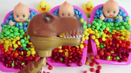 Learn Colors M&Ms Chocolate Baby Doll Bath Time nursery rhymes Finger Song For Children-JQb