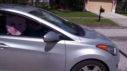 Snow White Baby Rips her Dress w_ Frozen Elsa, Joker, Icecream drive through-W2jq