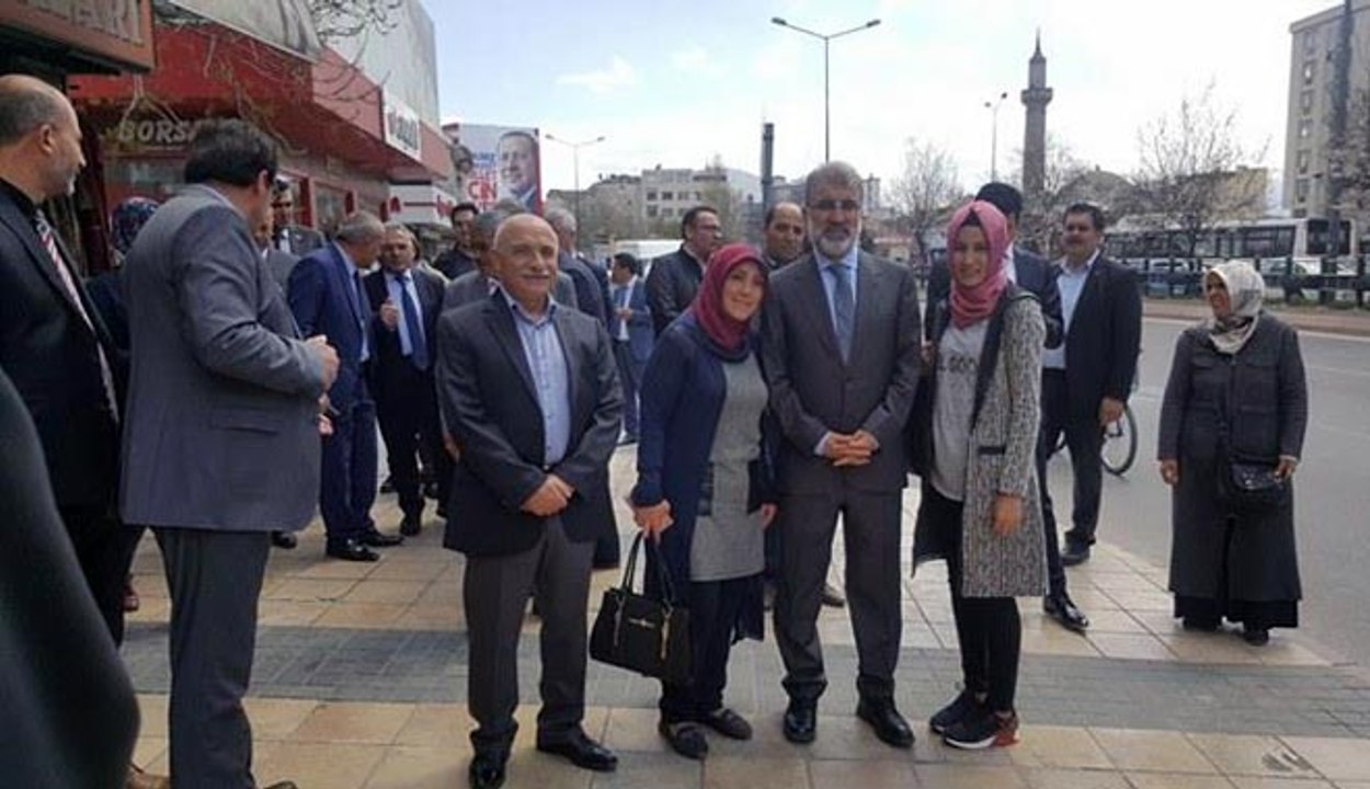 YILDIZ VE TAMER KİÇİKAPI ESNAFINDAN 'EVET' OYU İSTEDİ