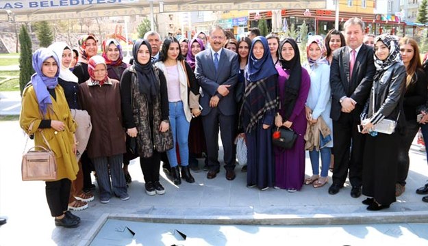 BAKAN ÖZHASEKİ: “SURİYELİ ÇOCUKLARIN AHI YERDE KALMAYACAK”