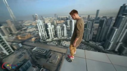 Les gens les plus fous du monde suspendus aux immeubles !