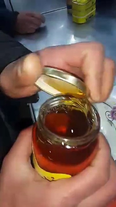 أسهل طريقه لكشف العسل اذا كان مغشوش أو أصلي. .سبحان الله العظيم
