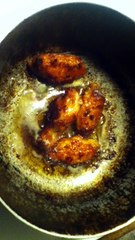 Je prépare à cuire les ailes de poulet