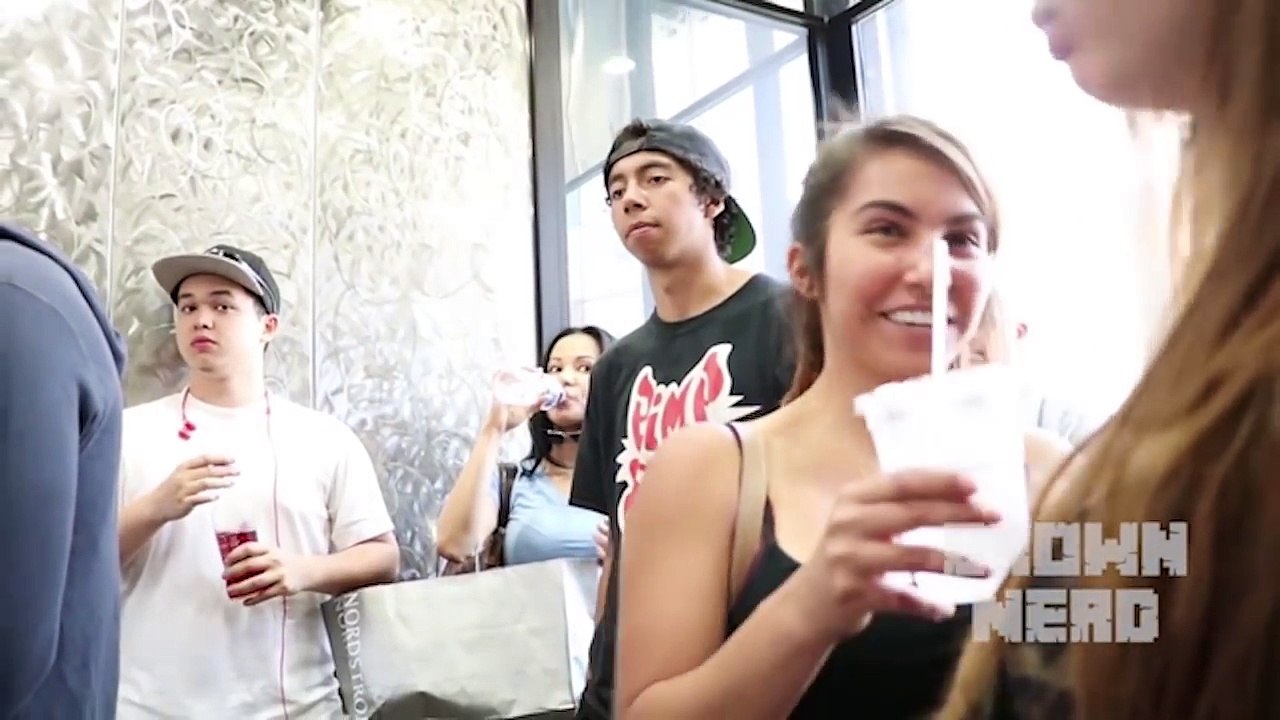 【下痢？オナラドッキリ】 オナラの音が完全に下痢！ 匂い付きはヤバいw結果w【海外人気ドッキリ！ハプニング集！俺的ランキング！】