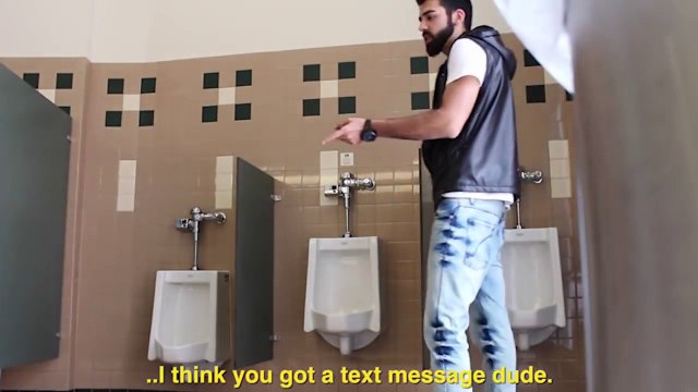 【トイレでイタズラドッキリ】トイレでオナラ音出したらマジでキレられたw【海外人気ドッキリ！ハプニング集！俺的ランキング！】