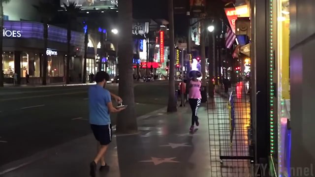 超ブチギレ！【顔面パイドッキリ】顔面にパイをぶつけて逃走！結果w【海外人気ドッキリ！ハプニング集！俺的ランキング！】