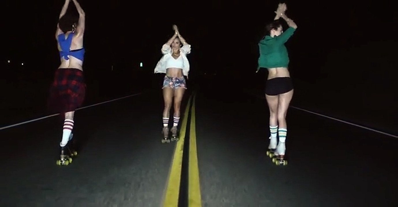 Sexy Roller Skating Girls Stayin Alive