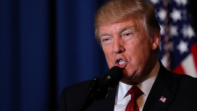 США атакували військову базу армії Ассада десятками ракет