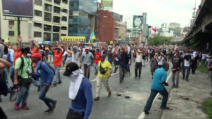 Venezuela vive violenta jornada en protesta contra Maduro