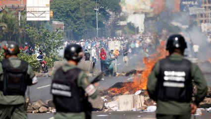 La Policía dispersa por la fuerza una marcha opositora en Caracas