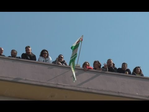 Napoli - Lsu scuola, taglio di ore e di stipendio: protesta davanti Provveditorato (06.04.17)