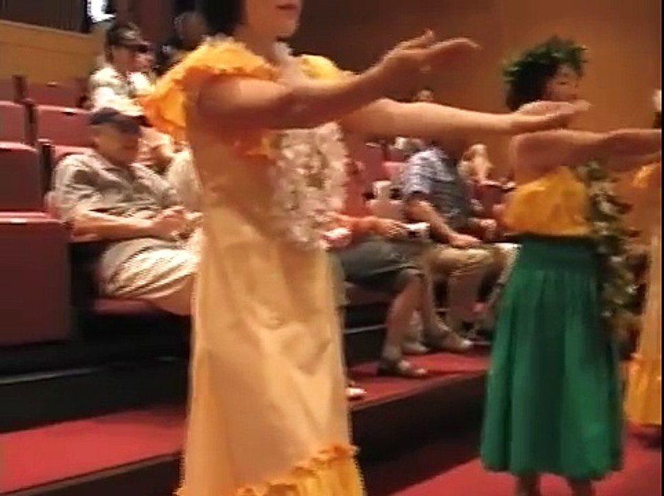虹を