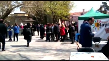 Hayır' Standı Önünde 'Evet' Alkışı