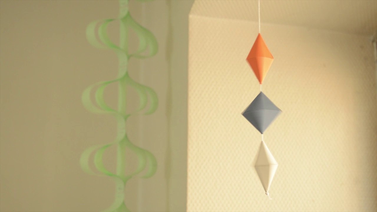 DIY : Fabriquez une belle guirlande 3D en papie...