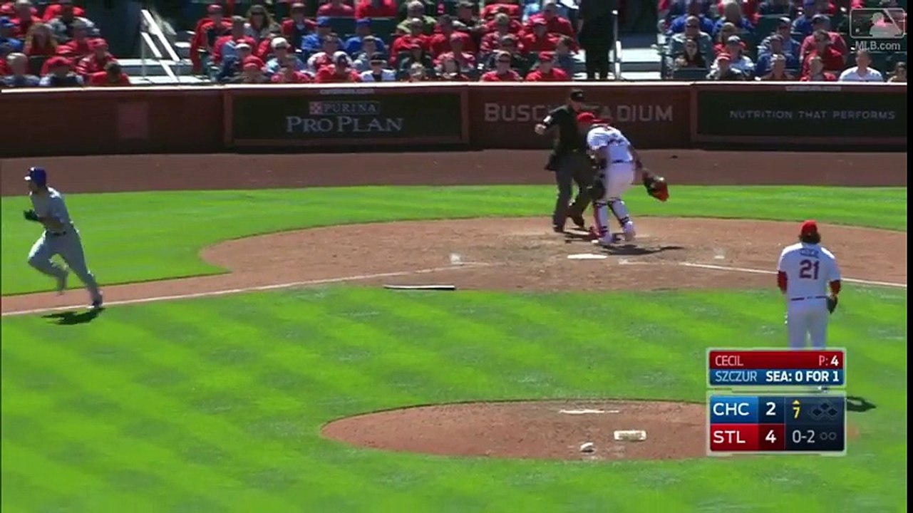 Baseball - La balle se coince sur son gilet...