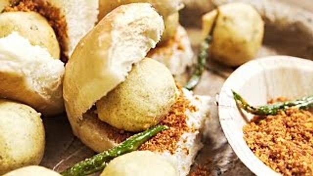 How To Make Vada Pav | Vada Pav Recipe | Street Food Recipes | Mumbai Vada Pav | Chef Varun Inamdar