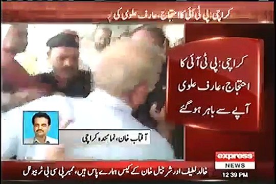 PTI Rehnuma Arif Alvi Ki Police Waly Ky Sath Talak Kalami, Roknay Per Police Waly Ki Gardan Pakar Li