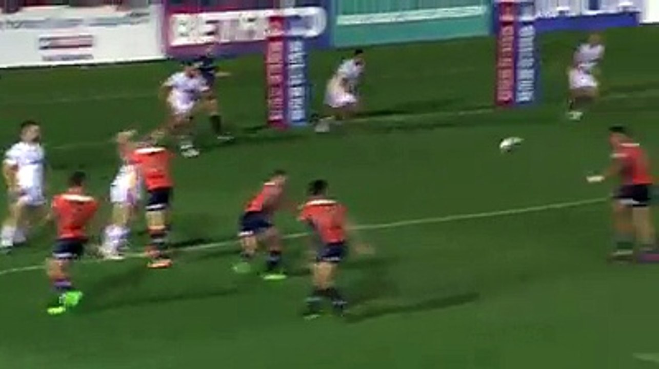 La feinte de moustache de Rangi Chase