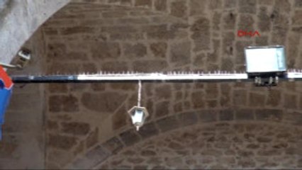 Sivas Kuşlar Konmasın Diye 'Çivili' Önlem