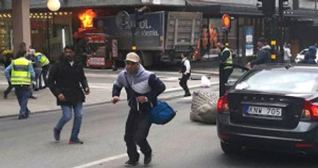 İsveç'te Kamyonlu Terör! Yayaların Üzerine Sürdü, Alışveriş Merkezine Daldı: 3 Ölü