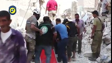 Suriye'deki kimyasal saldırıdan yürek burkan görüntüler