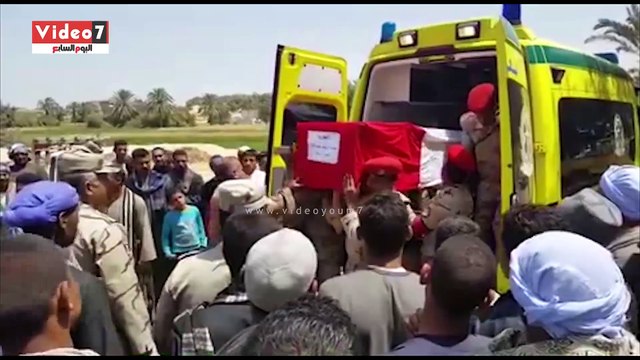 الآلاف بمركز القوصية يشيعون جثمان شهيد العريش الى مثواه الأخير