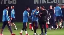 Messi nutmegs Suárez in training