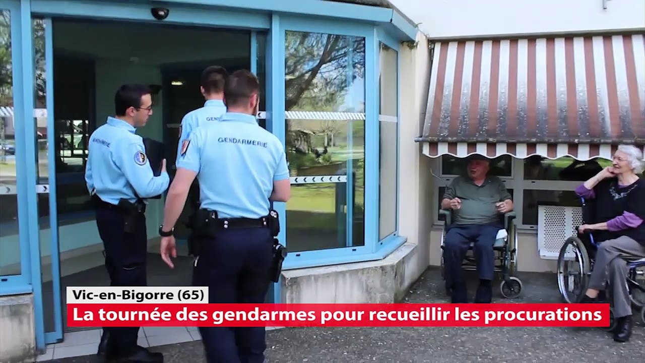 La tournée des gendarmes de Vic-en-Bigorre pour recueillir les procurations