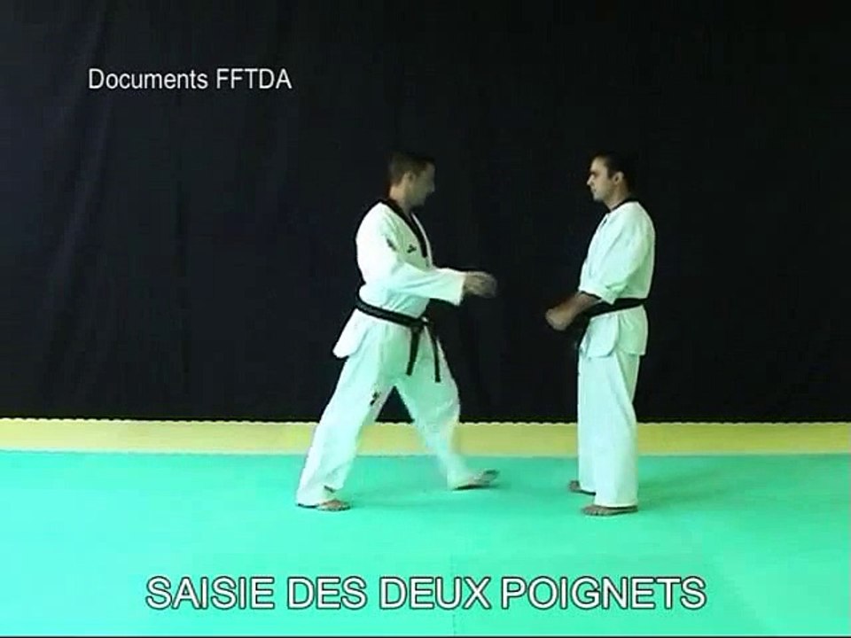 Saisie des deux poignets