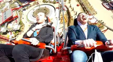 Le impacta una paloma en la cara cuando se monta en la montaña rusa de Ferrariland