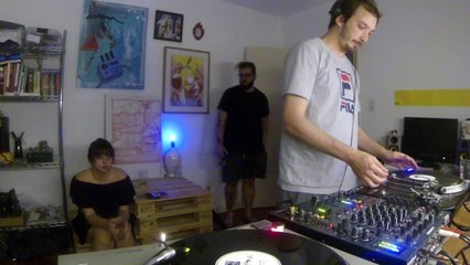 Ney Faustini DJ Set - Quarto/Fresta