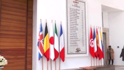 Fransa Başbakanı Cazeneuve, Bardo Müzesi'ni Ziyaret Etti