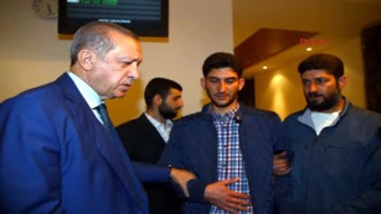 Hatay Cumhurbaşkanı Erdoğan, Ikiz Çocuklarını Kaybeden Suriyeli Abdülhamid El Yusuf Ile Görüştü