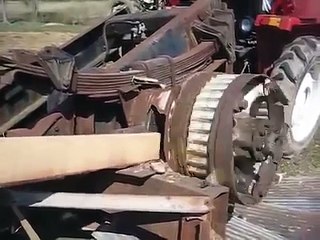 Bilim Adamları Bu Odun Kırma Makinasını Tartışıyor (^.^)