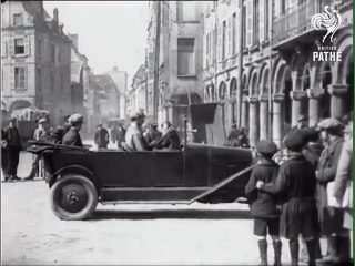 Ecco come uscivano dai parcheggi nel 1927. Guardate le ruote!