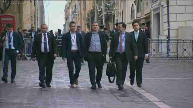 Grecia acuerda reformas con sus acreedores para asegurar un nuevo desembolso