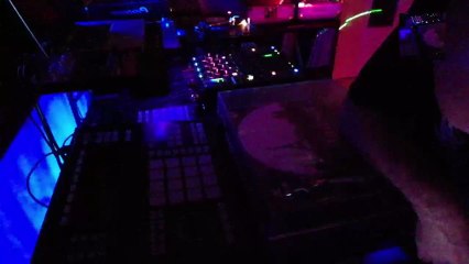 Moog dj set rétro house techno (5)