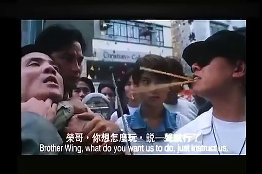 黑道大哥金盆洗手當老師，卻被幾個地痞流氓欺負，老師壹個電話來壹車人！