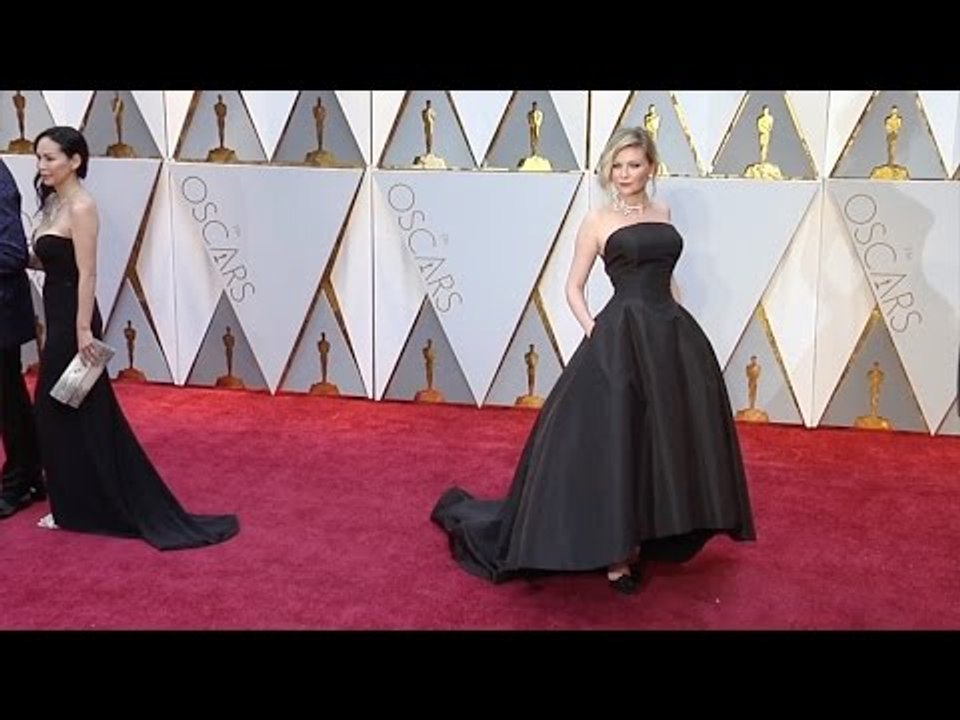 Kirsten Dunst 2017 Oscars Red Carpet