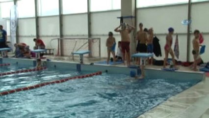 Otizmli Çocuk Geleceğini Kulaçlarla Şekillendiriyor